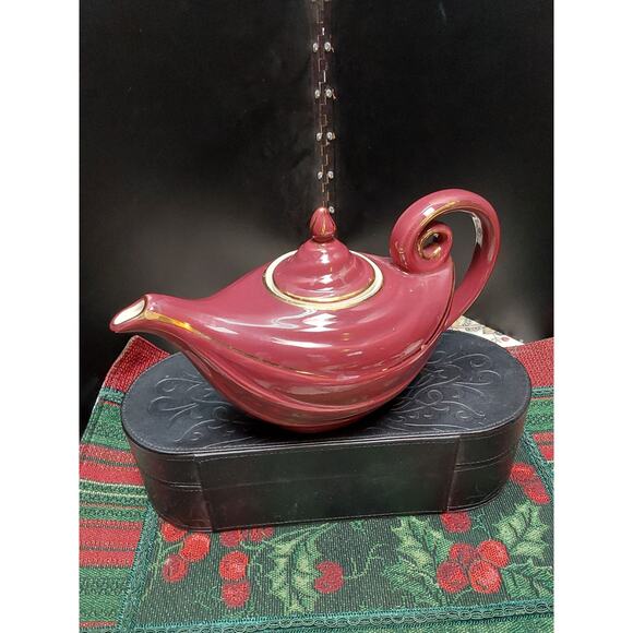 Vintage Aladdin Teapot Burgandy by Hall China gold trim - Picture 1 of 4